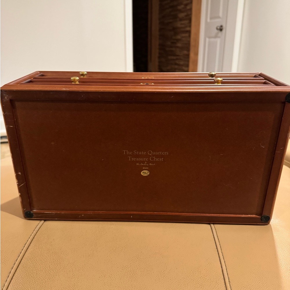 DANBURY MINT Wooden State Quarters Treasure Chest with Blue Velvet Interior - Picture 16 of 16